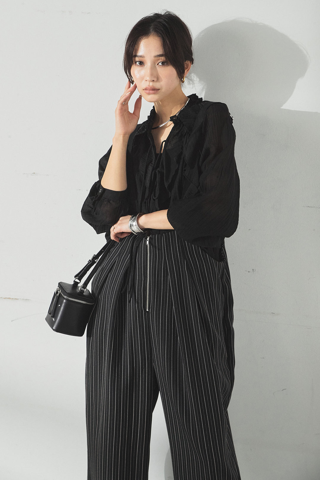 [SET]フロントリボンフリルブラウス+ピンストライプツータックサロペット(2set)