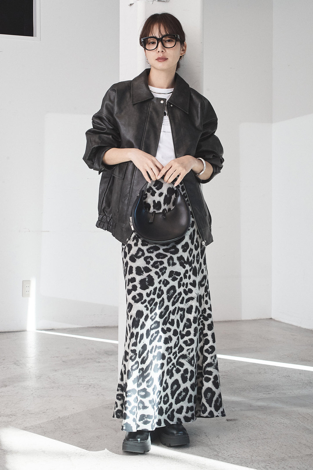 [SET]レザーライクオーバーサイズブルゾン+レオパードサテンナロースカート(2set)