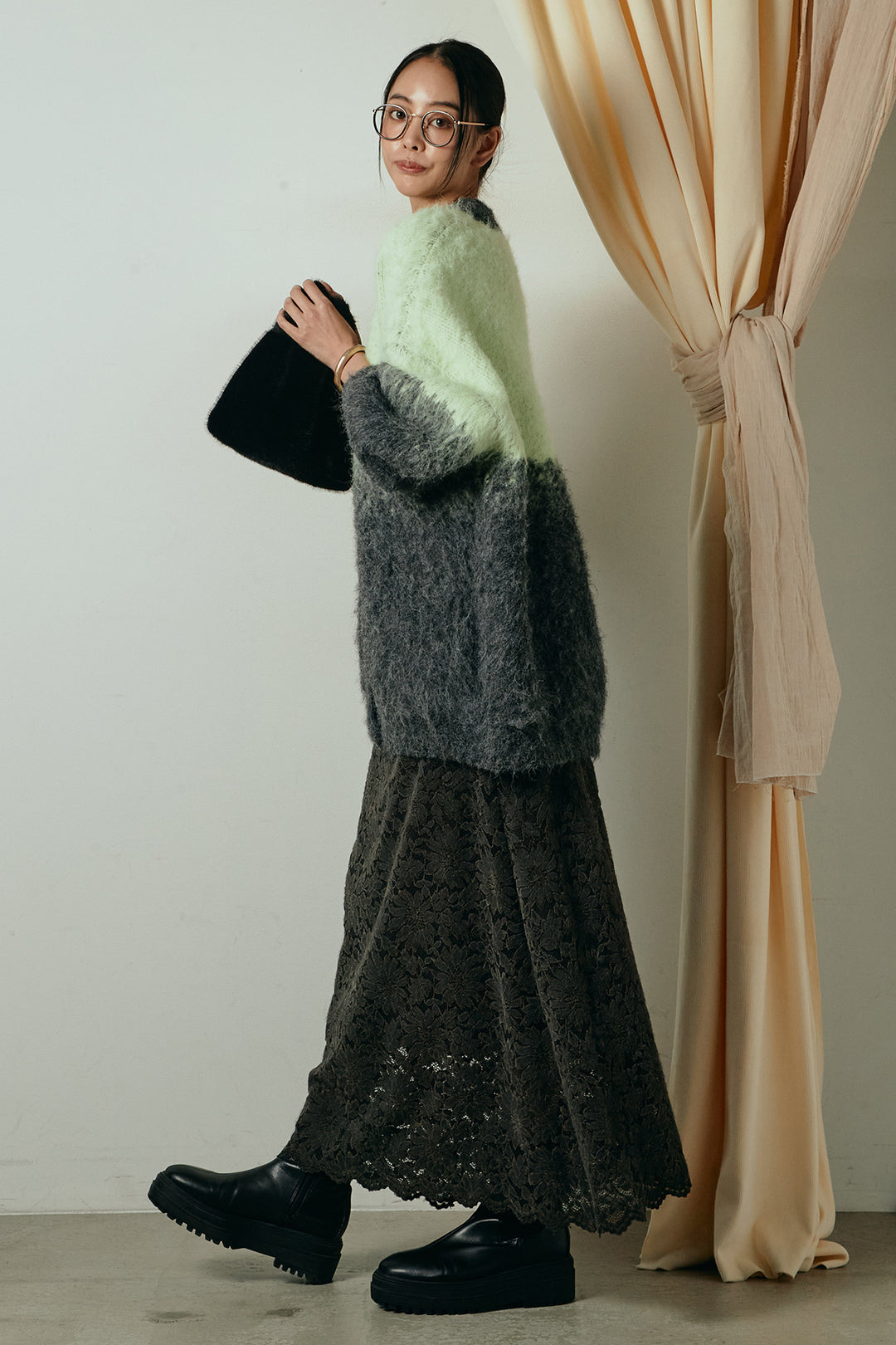 [SET]起毛グラデーションニットカーディガン+花柄刺繍ベロアフレアスカート(2set)