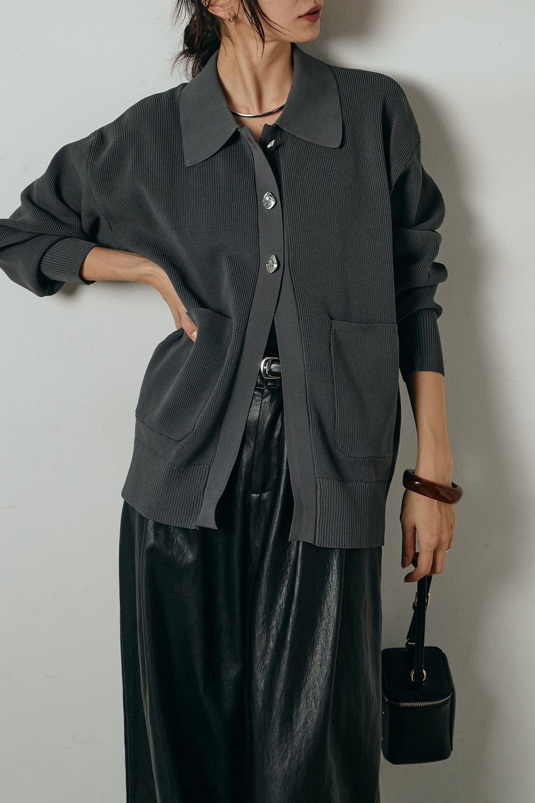 [SET]メタル釦衿付きニットカーディガン+ベルト付きレザーライクタックパンツ(2set)