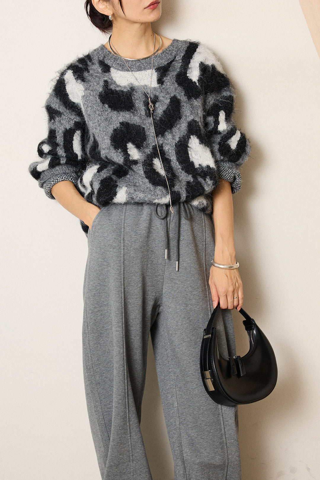 [SET]ルーズアニマルモヘアニットトップス+スウェットワイドカーブパンツ(2set)
