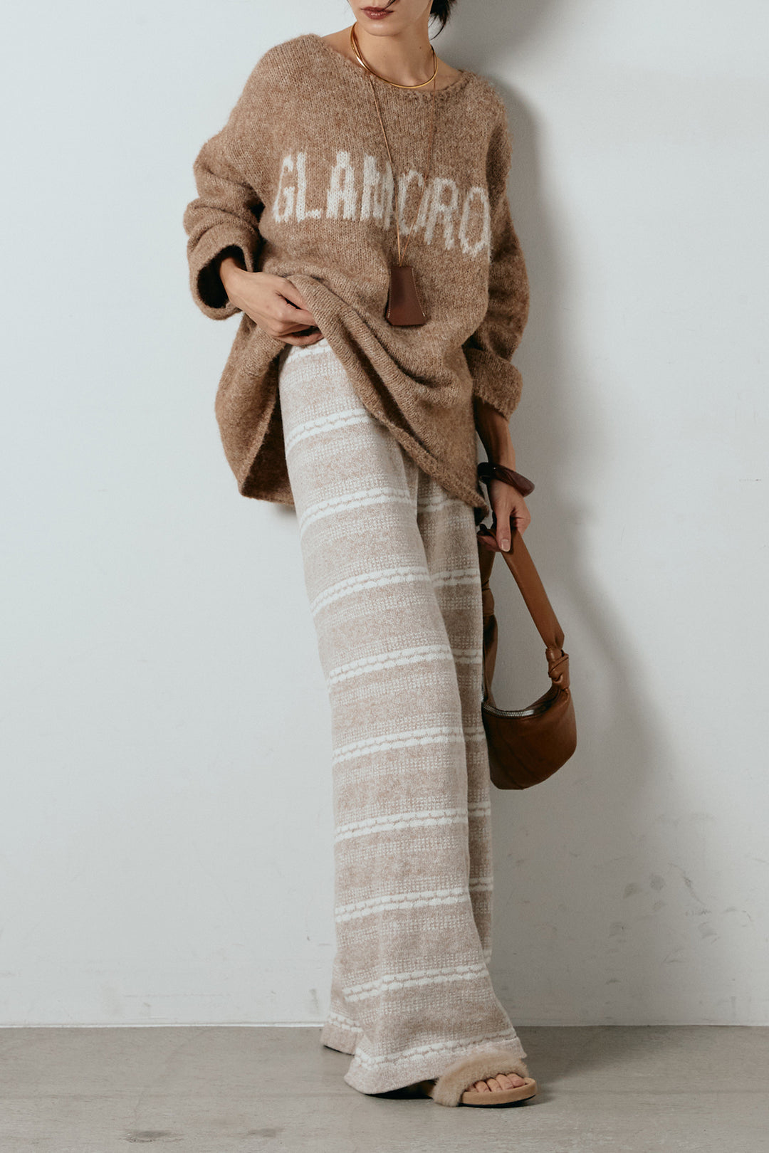 [SET]フロントロゴデザインニットトップス+マルチライン柄リラックスニットパンツ(2set)