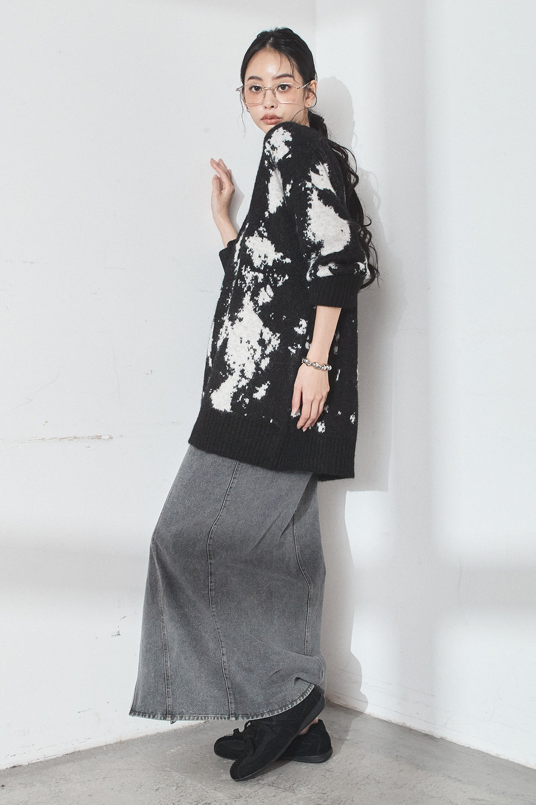 [SET]アブストラクト柄ニットプルオーバー+フロントジップデニムスカート(2set)