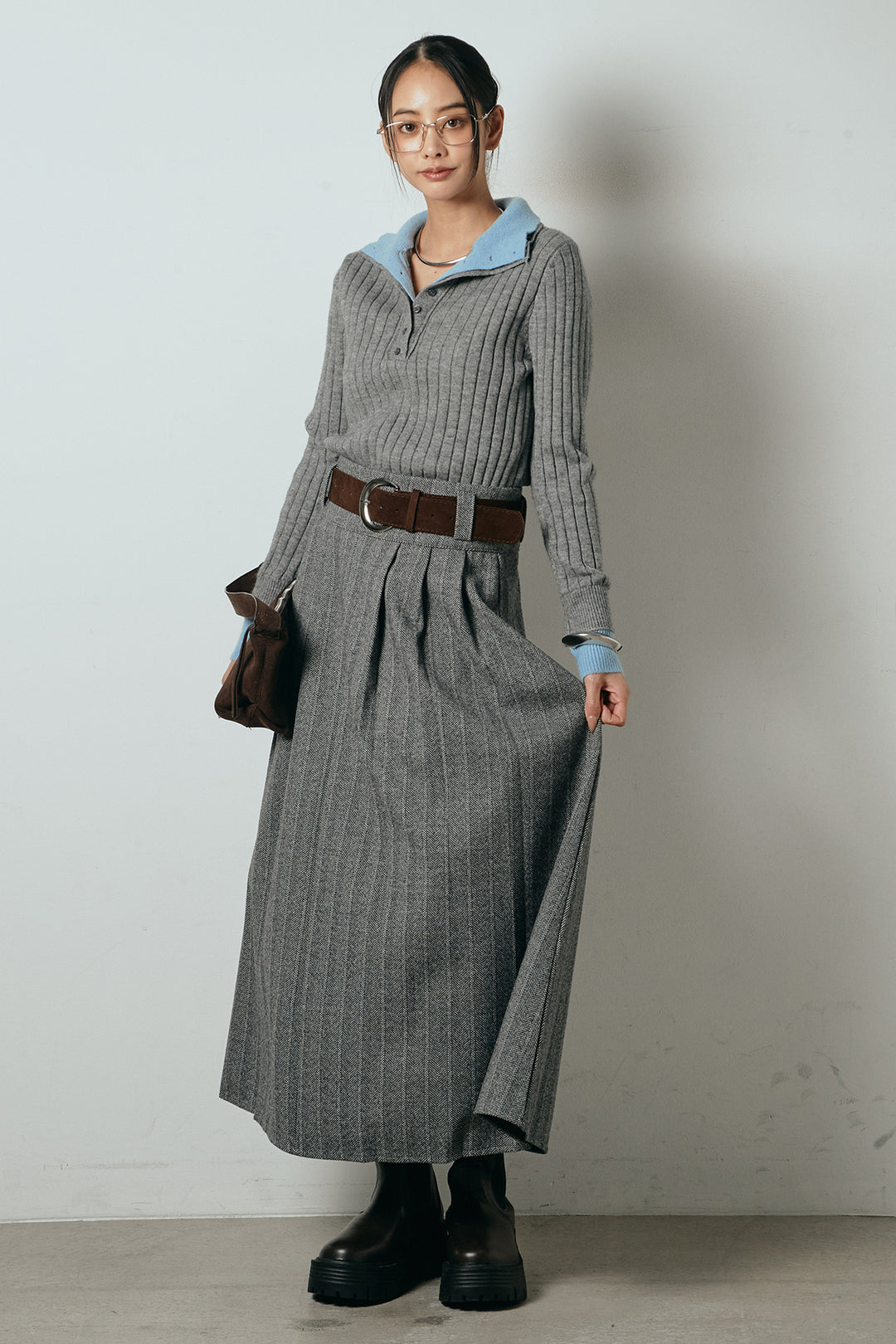 [SET]レイヤード風リブニットトップス+太ベルト付きヘリンボーンプリーツスカート(2set)