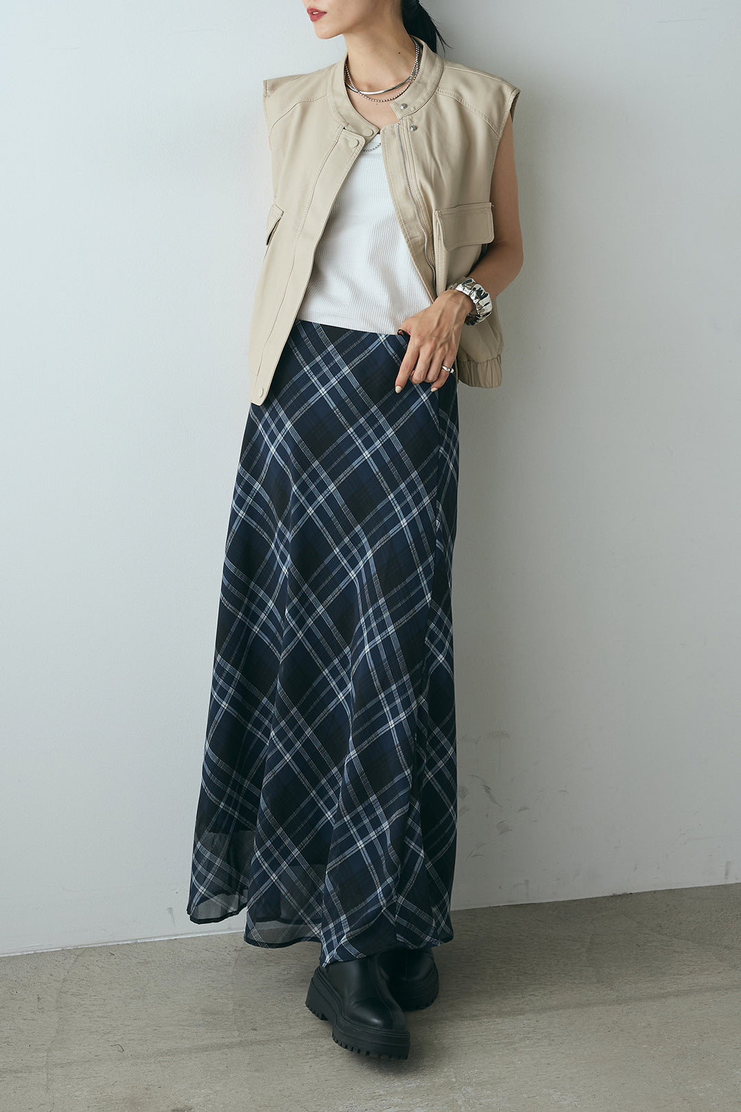 [SET]バンドカラーフェイクレザーベスト+マルチ柄シアースカート(2set)