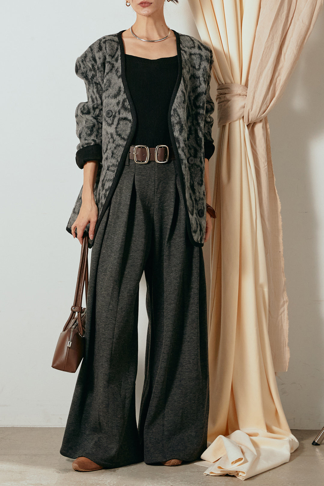 [SET]ノーカラーレオパード柄アウター+フェイクレザー太ベルト付きタックワイドパンツ(2set)