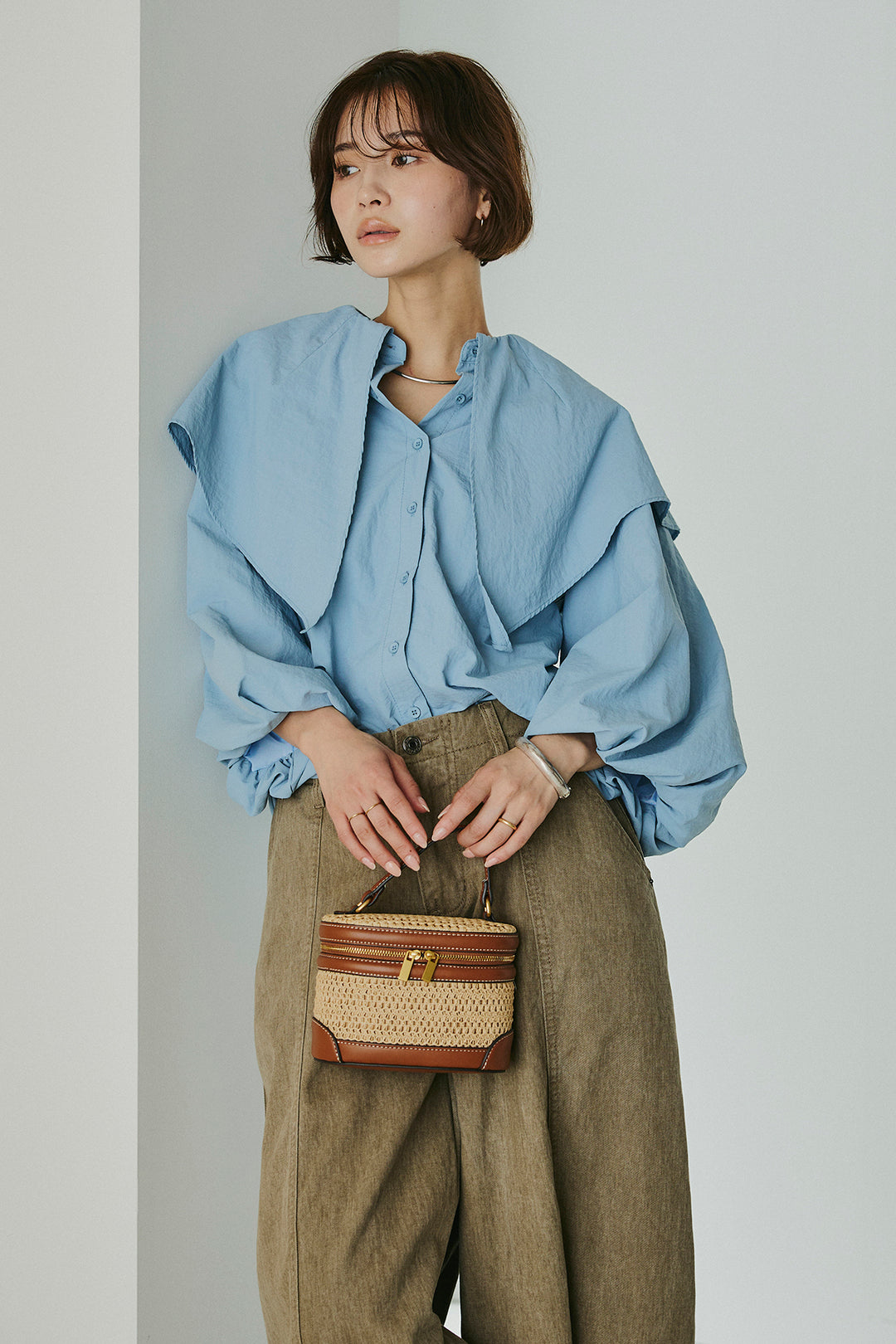 [SET]ケープカラーナイロンブラウス+サイドベルトカーブワイドパンツ(2set)