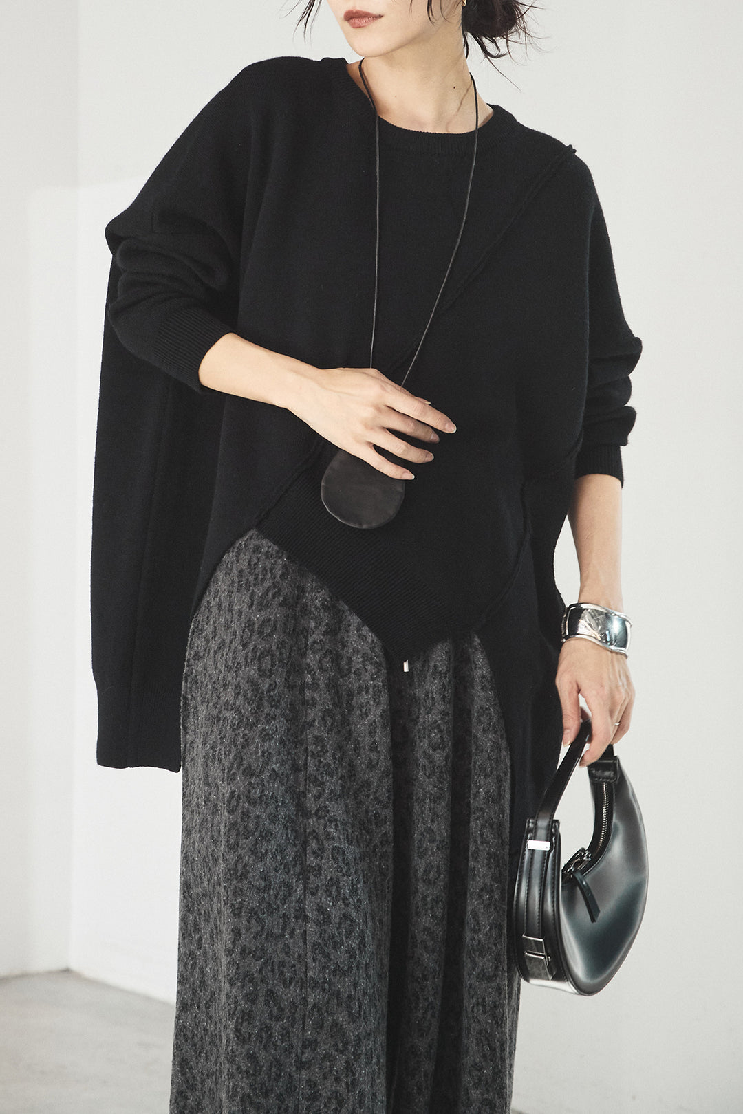 [SET]アシンメトリーデザインニットトップス+リラックスレオパード柄ワイドパンツ(2set)