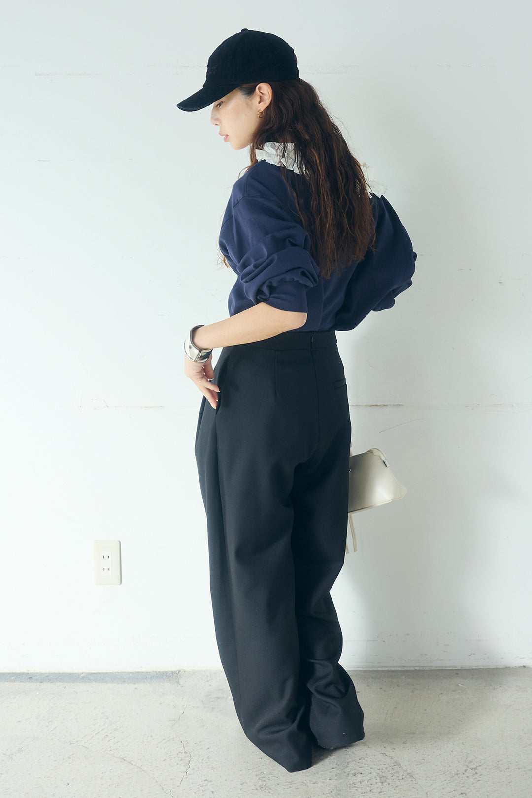 [SET]ネックギャザーフリルスウェット+サイドベルトタック入りスラックス(2set)