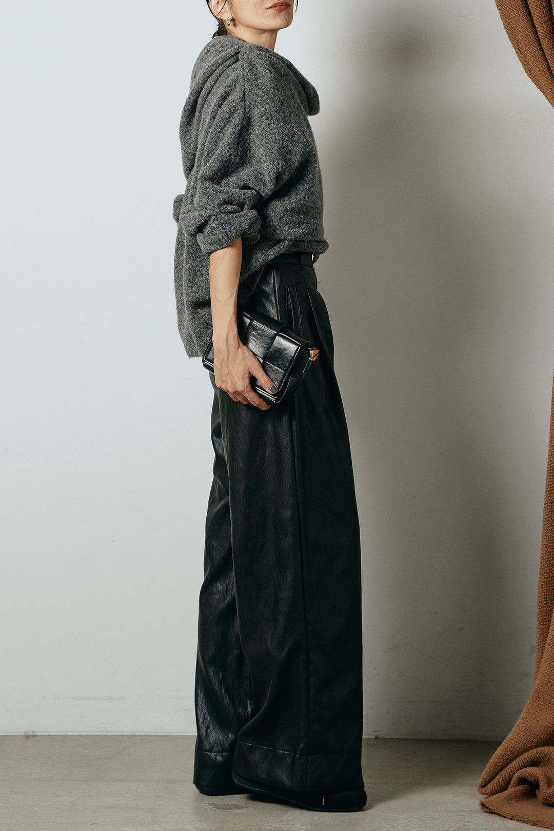 [SET]ネック巻きデザインニットトップス+ベルト付きレザーライクタックパンツ(2set)