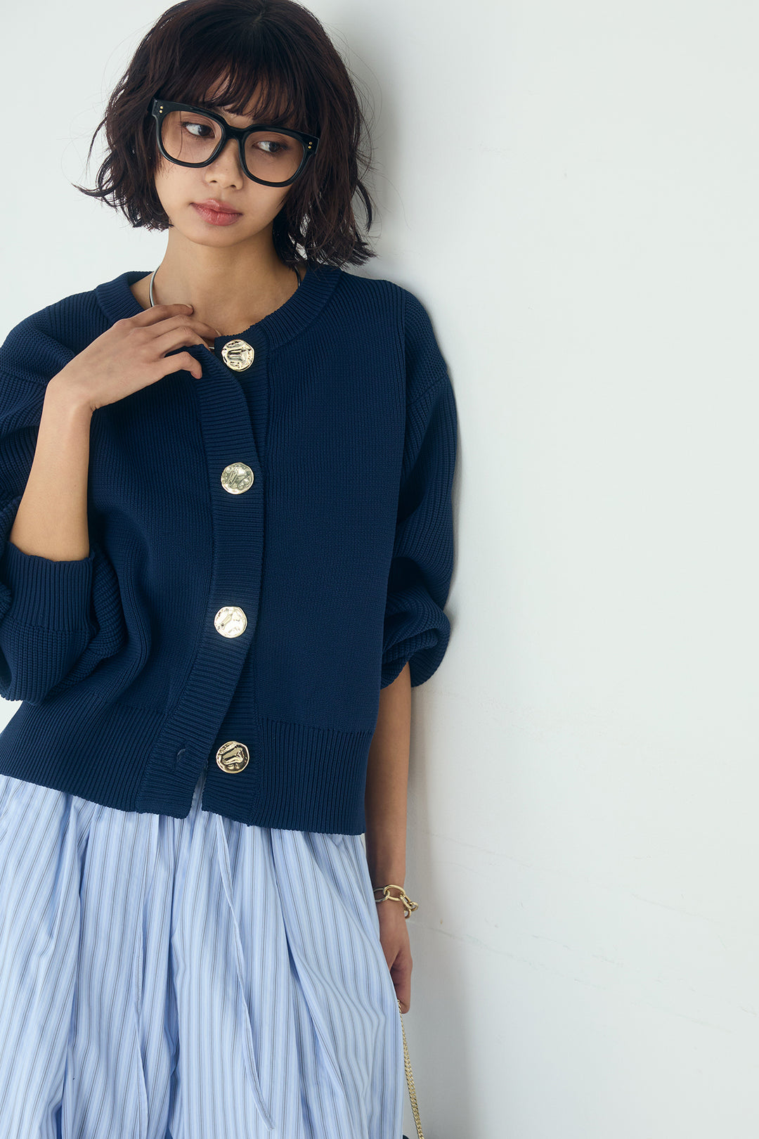 [SET]スポンディッシュBIGボタンクルーネックカーディガン+ランダムストライプタックギャザーパンツ(2set)