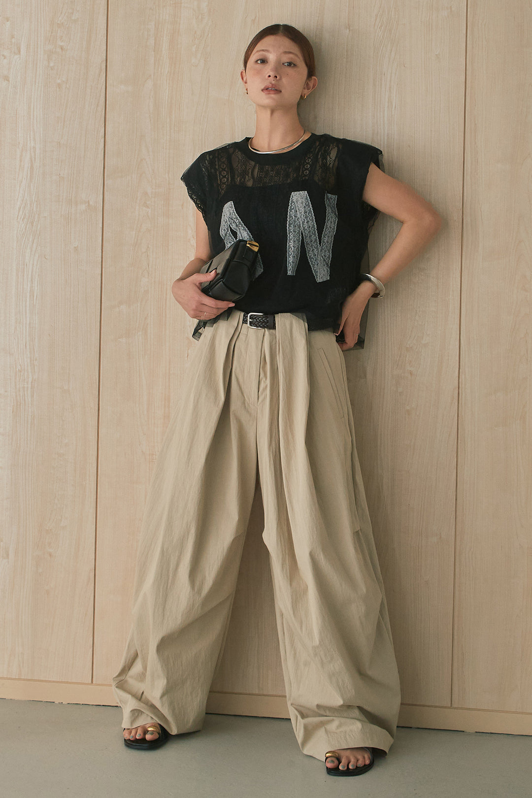 [SET]ロゴレースチュール重ねトップス+ニーサイドタックボリュームカーブパンツ(2set)