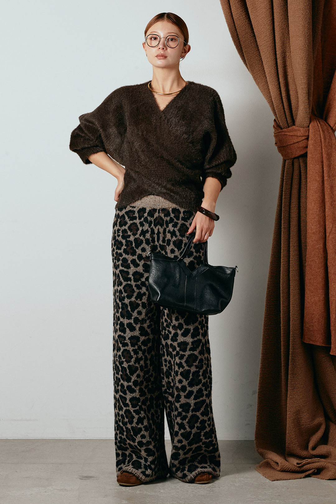 [SET]シャギーカシュクールニットトップス+リラックスレオパード柄ニットパンツ(2set)