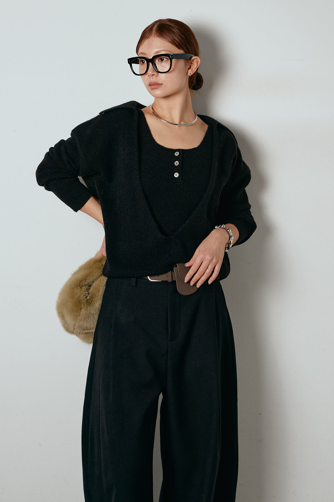 [SET]襟付きレイヤードニットトップス+ポーチベルト付きカーブパンツ(2set)