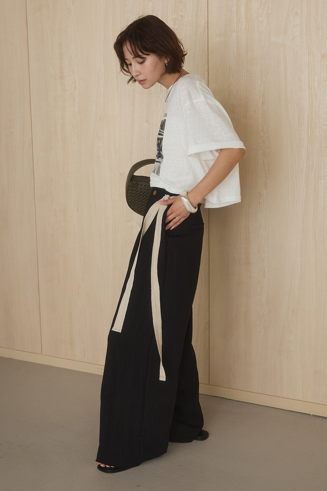 [SET]グラフィックサムデイワイドクロップドT+異素材ベルト付きラップ風ニュアンスワイドパンツ(2set)