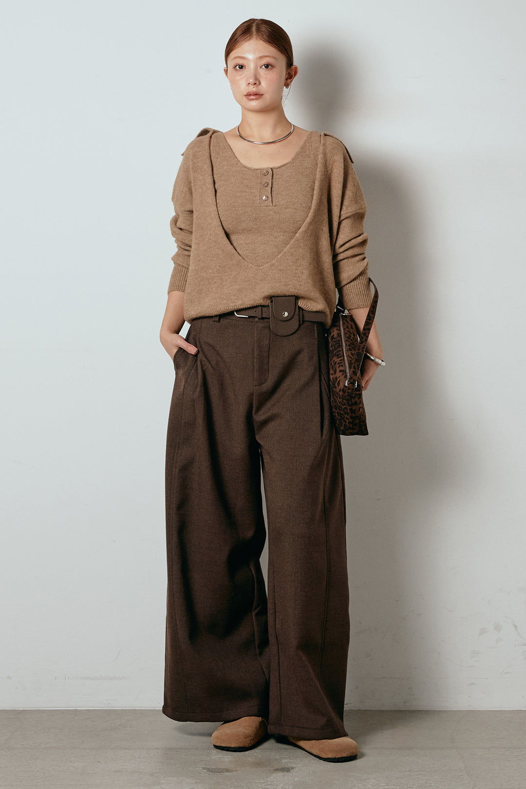 [SET]襟付きレイヤードニットトップス+ポーチベルト付きカーブパンツ(2set)