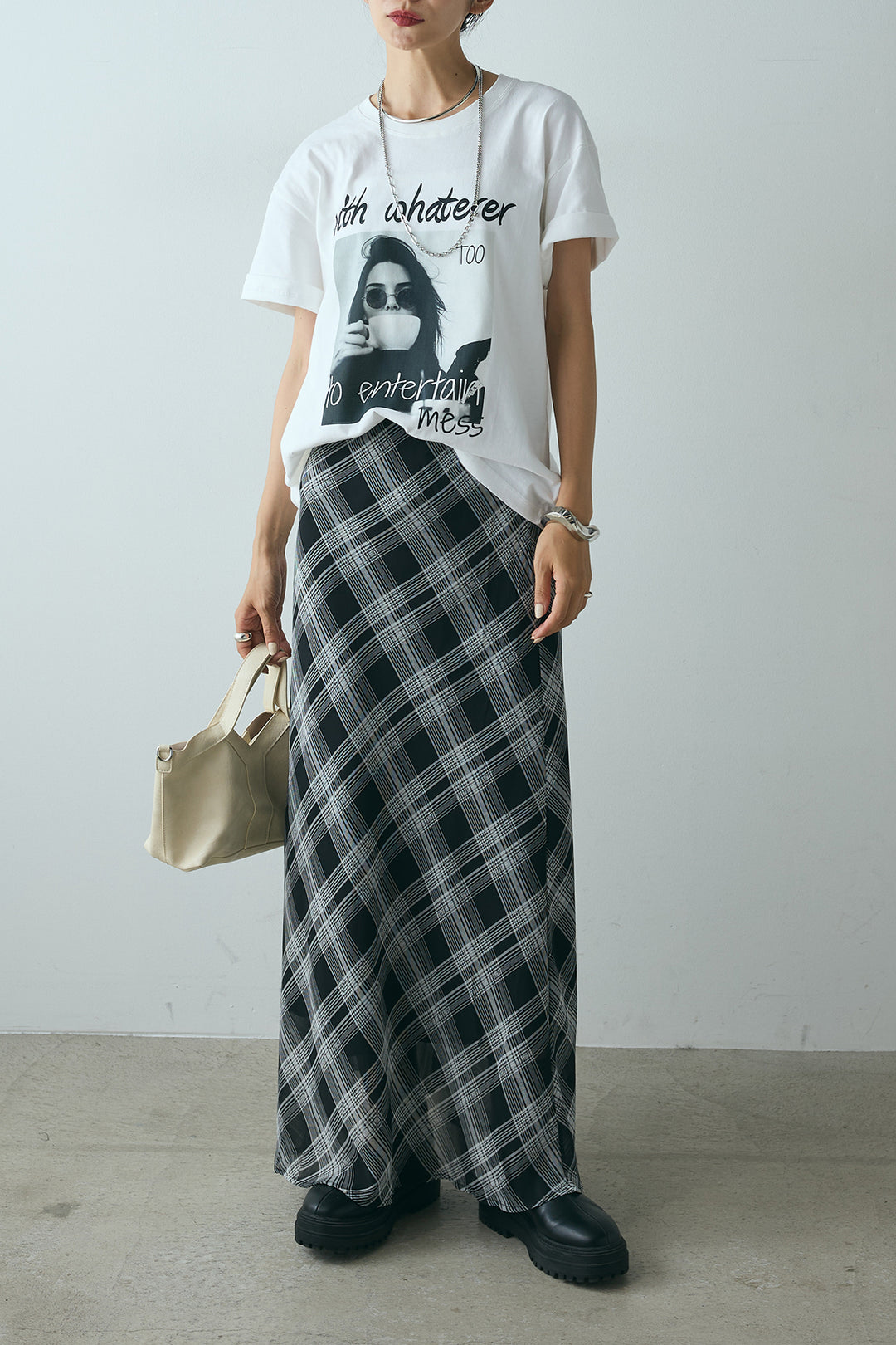 [SET]モノトーンフォトプリントTシャツ+マルチ柄シアースカート(2set)