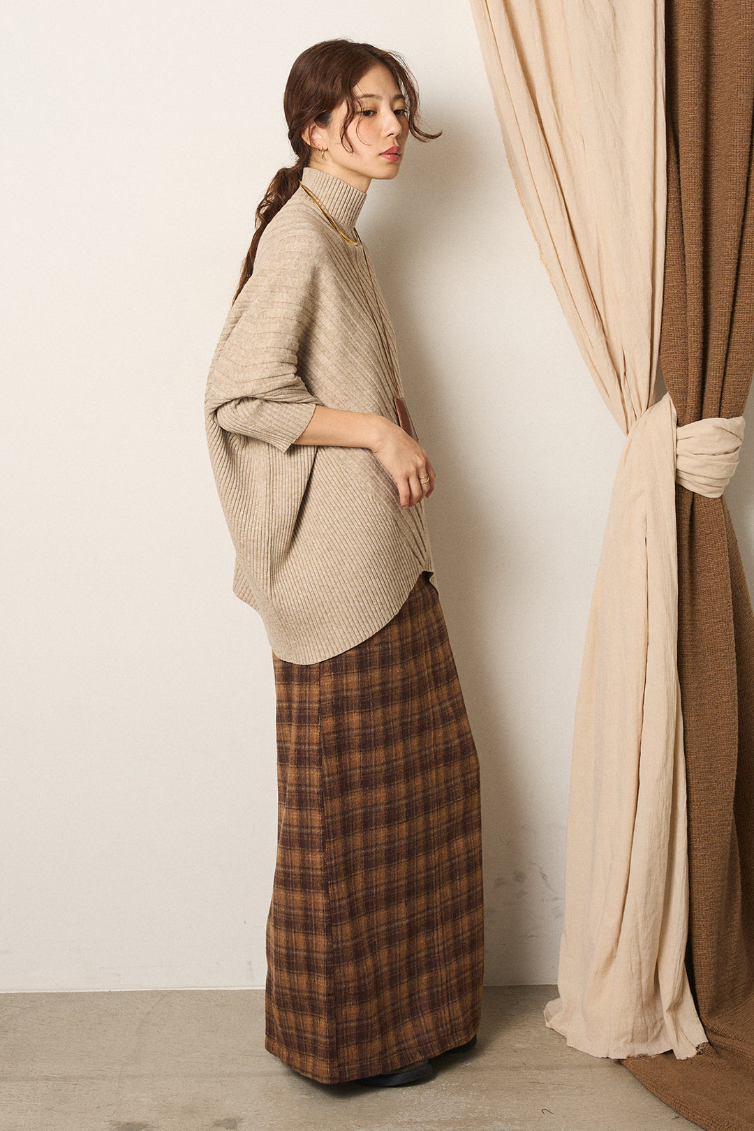 [SET]アシメデザインリブポンチョニットトップス+シャギーチェックストレートスカート(2set)