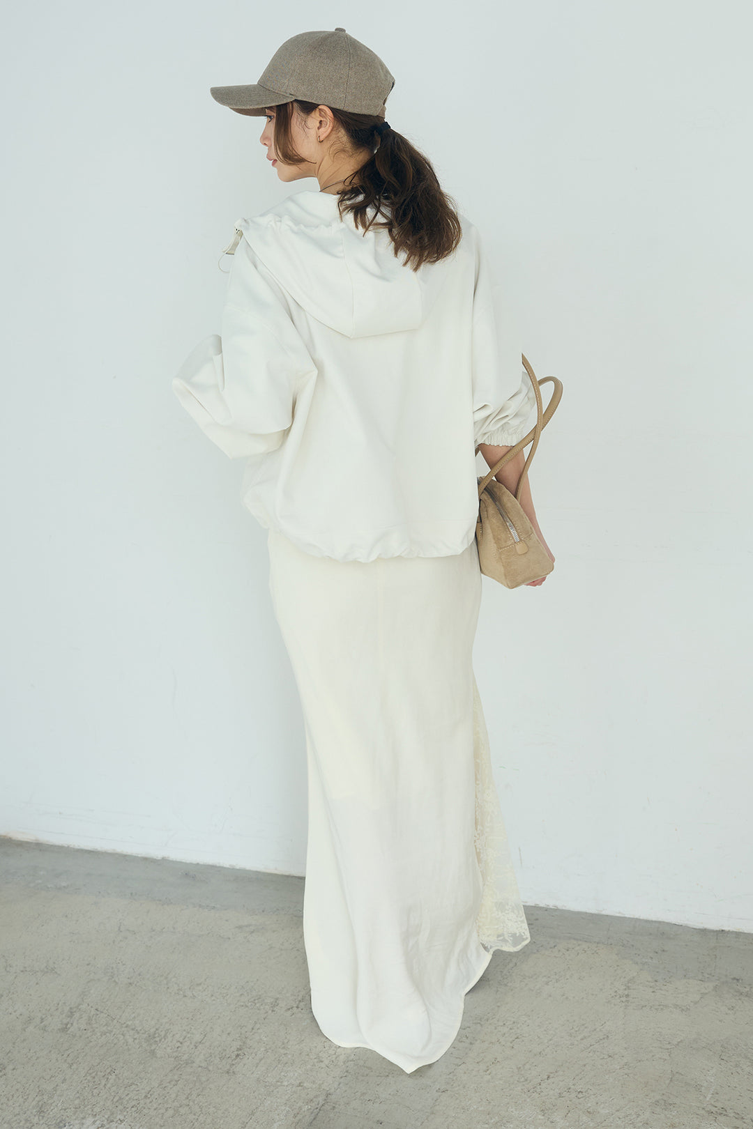 [SET]ネック裾絞りブルゾンアウター+刺繍レースデザインサテンスカート(2set)