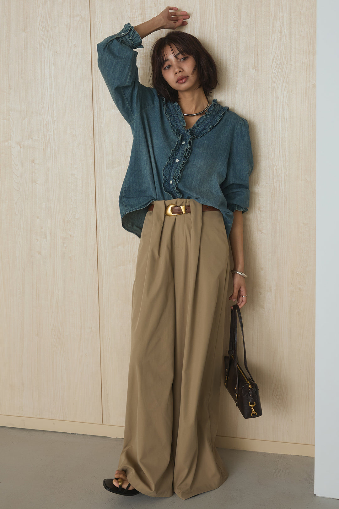 [SET]Vネックデニムフリルトップス+ベルトループデザインハイウエストタックパンツ(2set)