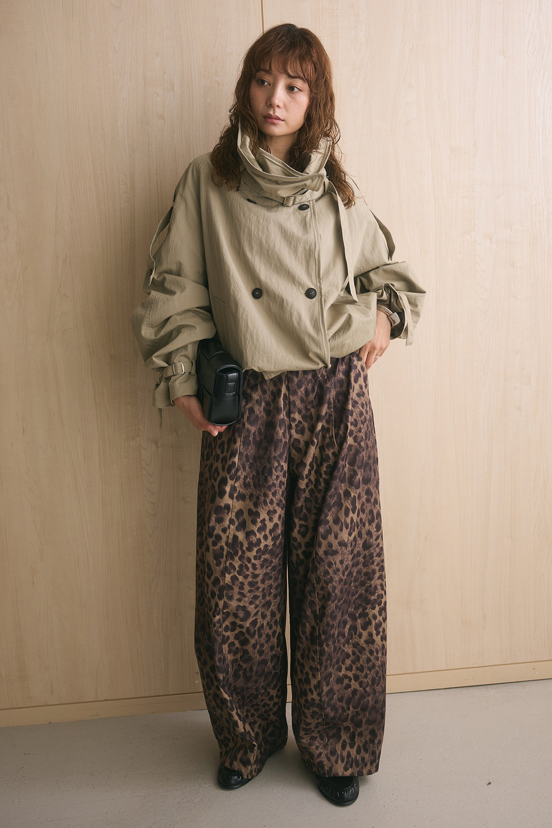[SET]ハイネックバルーントレンチコート+太ベルト付きレオパード柄ワイドパンツ(2set)