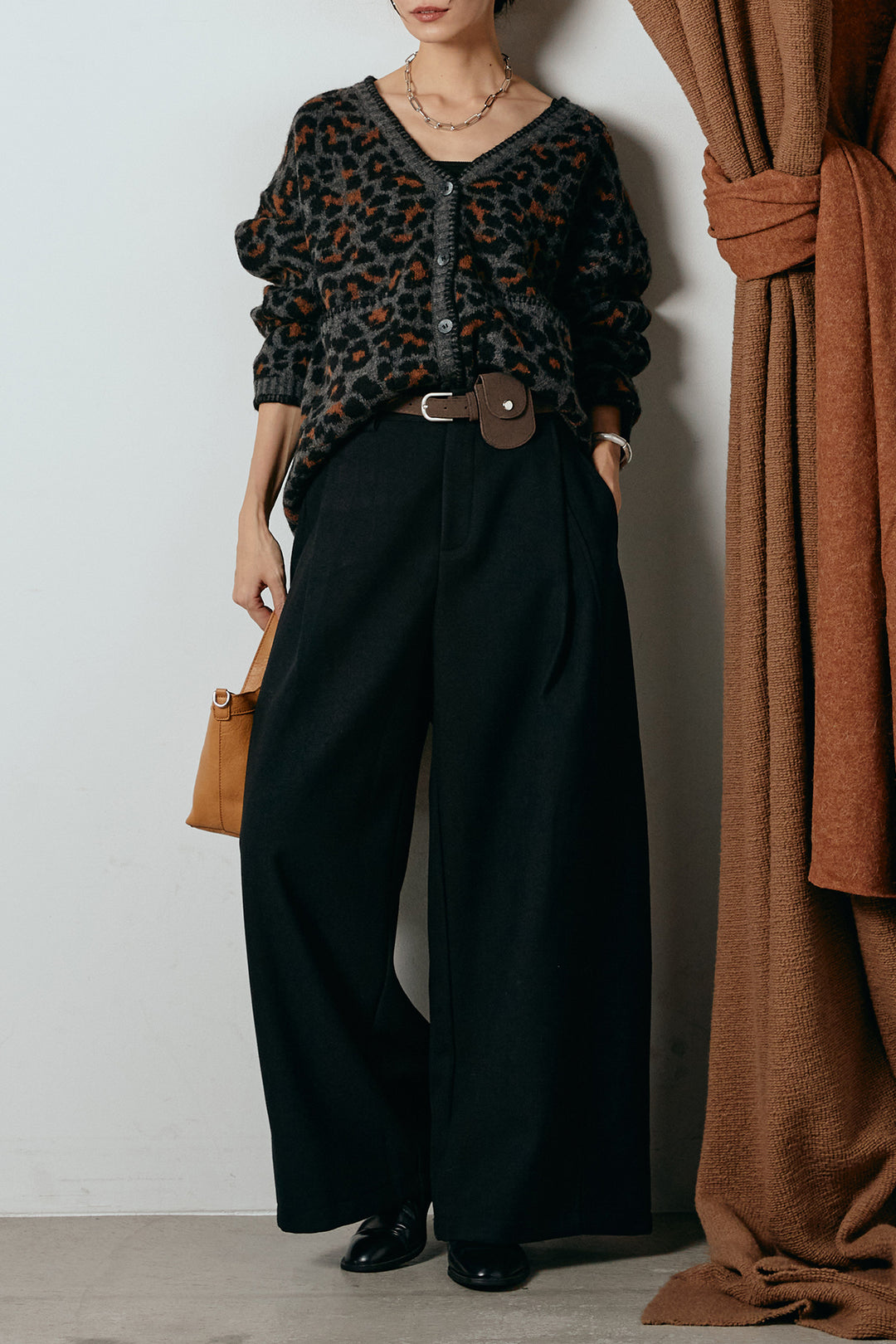[SET]ステッチデザインレオパードニットカーディガン+ポーチベルト付きカーブパンツ(2set)