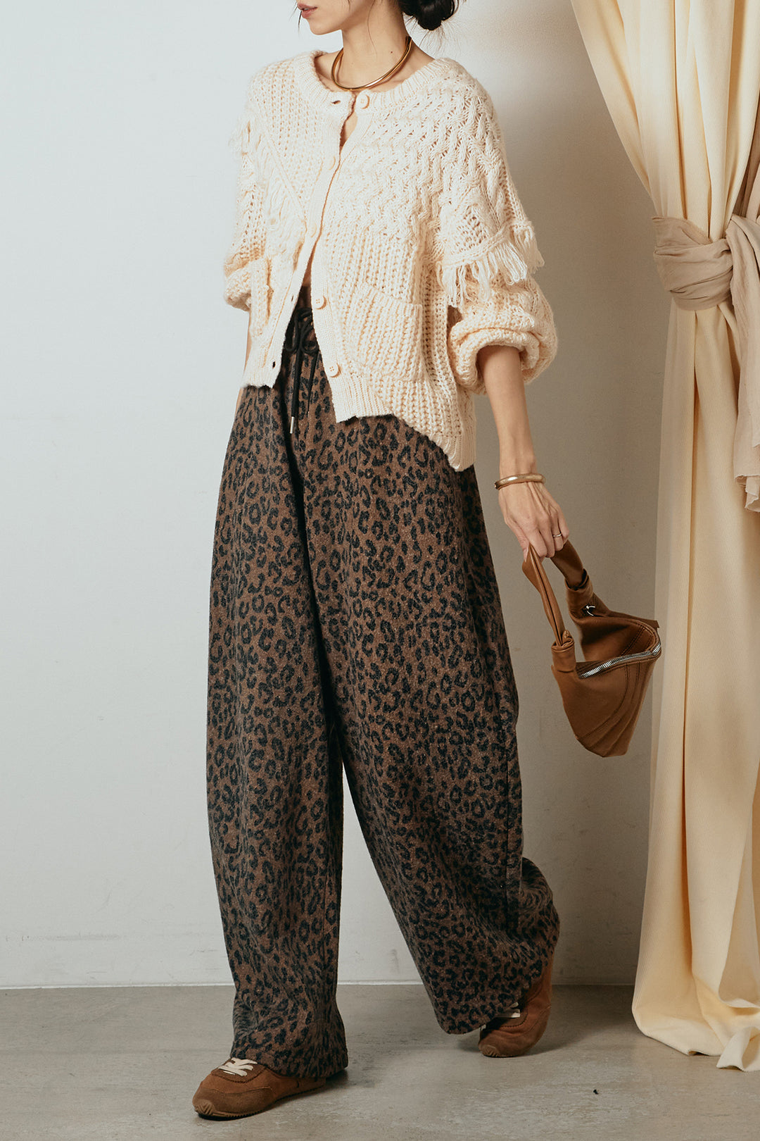 [SET]ランダムフリンジニットカーディガン+リラックスレオパード柄ワイドパンツ(2set)