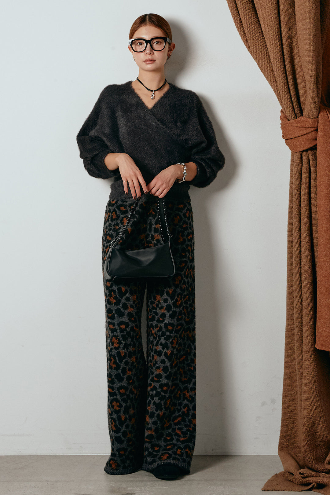 [SET]シャギーカシュクールニットトップス+リラックスレオパード柄ニットパンツ(2set)