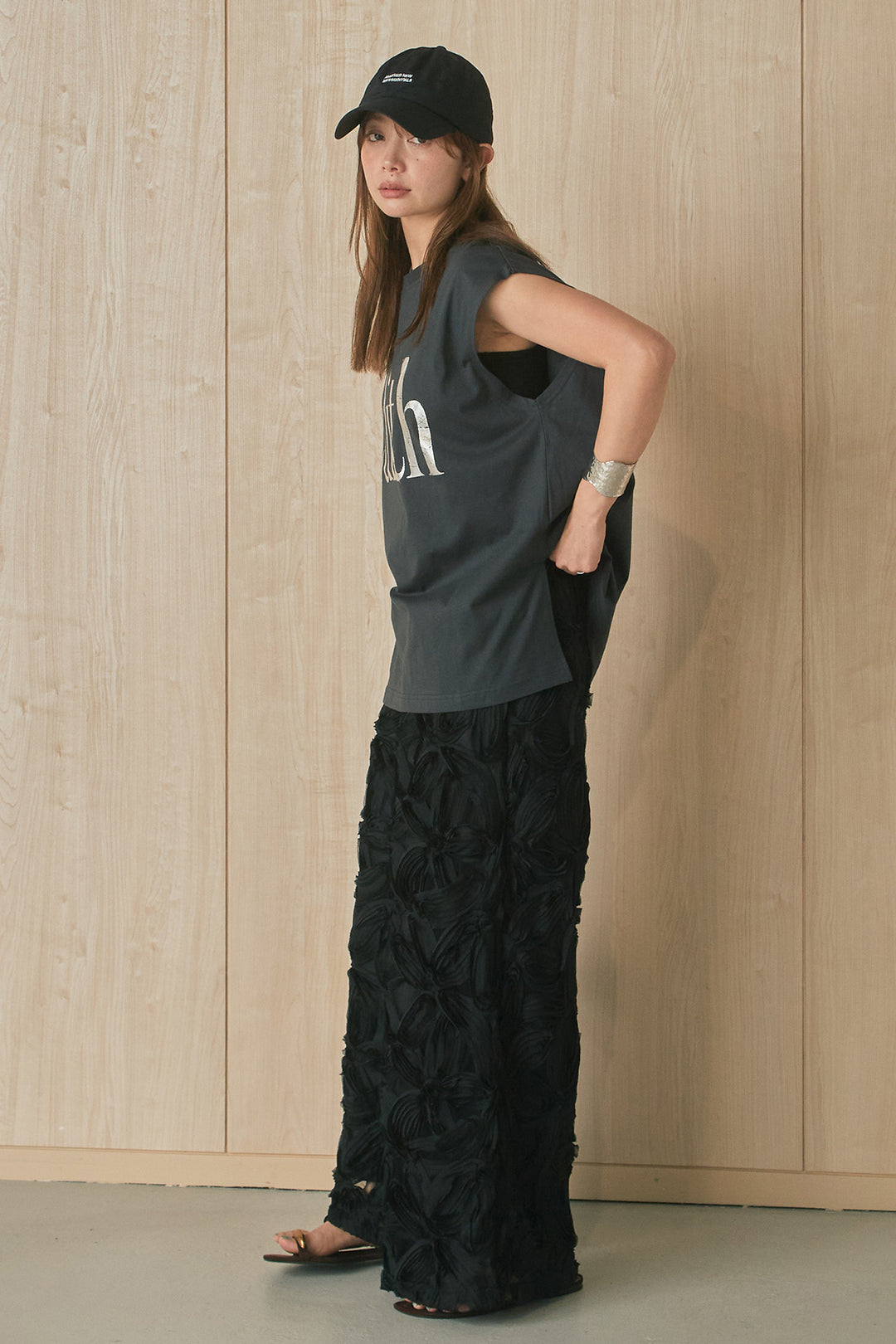 [SET]箔ロゴプリントノースリーブTシャツ+立体レースストレートパンツ(2set)
