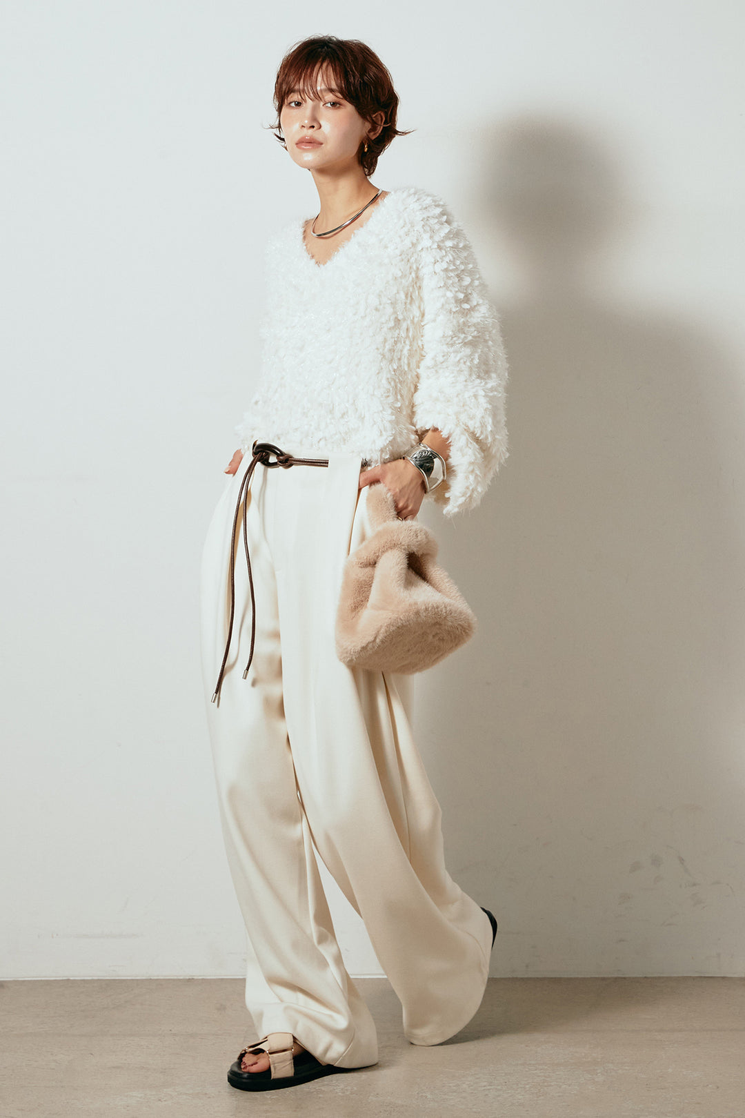 [SET]深Vネックチョウチョヤーンニットトップス+細フェイクレザーベルト付きワイドタックパンツ(2set)