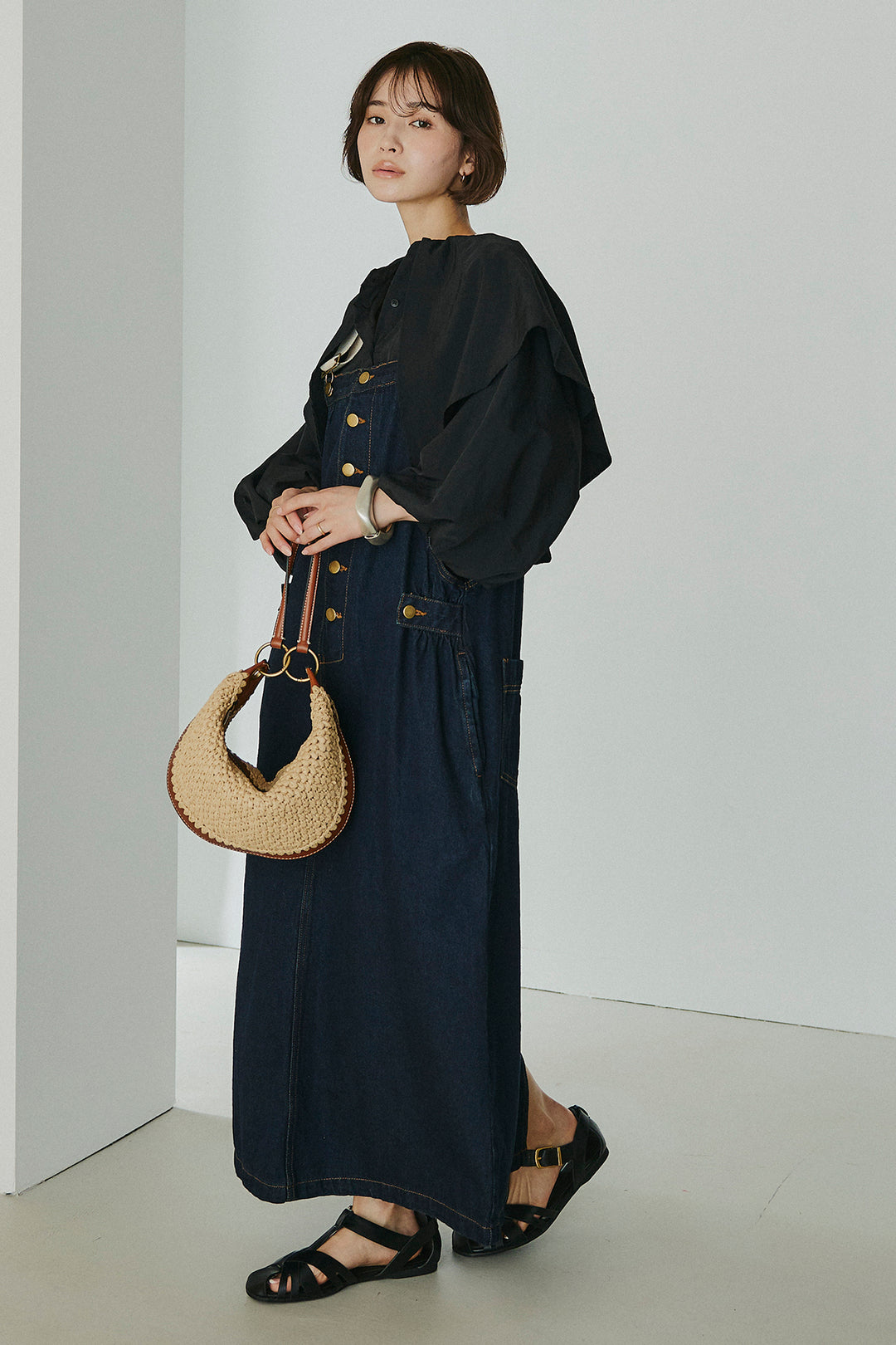 [SET]ケープカラーナイロンブラウス+配色ショルダーデニムサロペットスカート(2set)