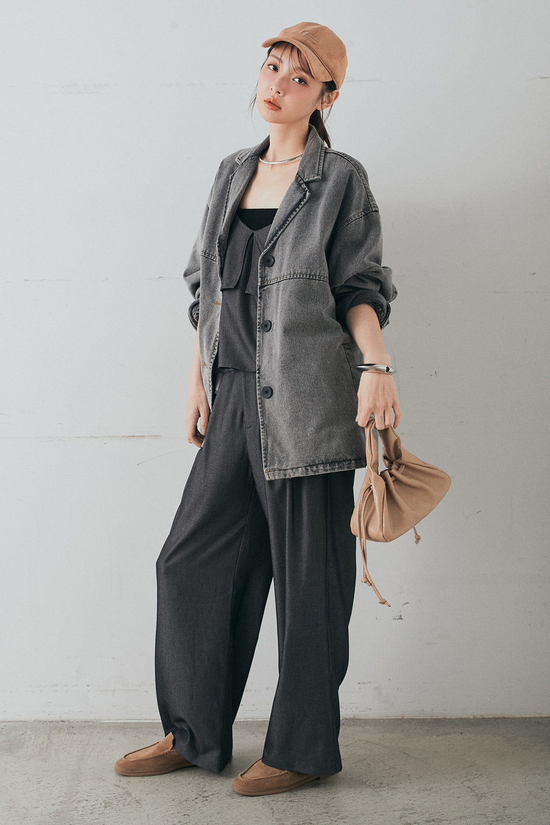 [SET]オーバーデニムジャケット+デニムライクツイルタックパンツ+デニムライクツイルティアードキャミソール(3set)