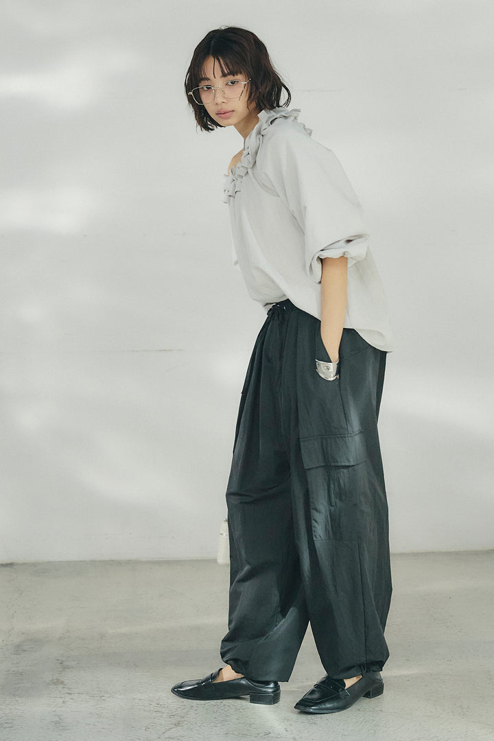 [SET]ネックフリルデザインブラウス+撥水ジョガーパンツ(2set)