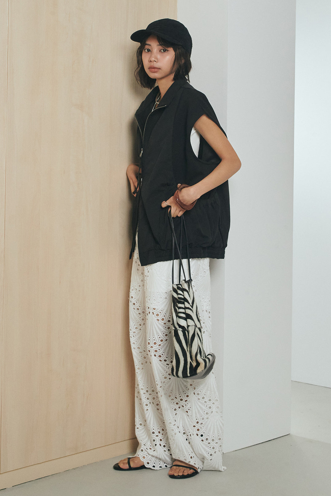 [SET]ショルダー切替スタンドネックジップベスト+レース刺繍リラックスパンツ(2set)