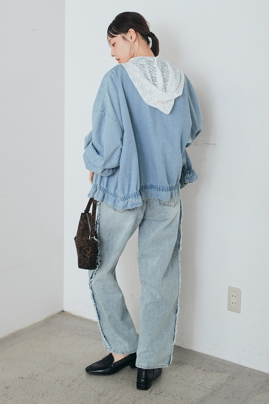 [SET]袖シャーリング裾フリルデニムブルゾン+デニムサイドフリルパンツ(2set)