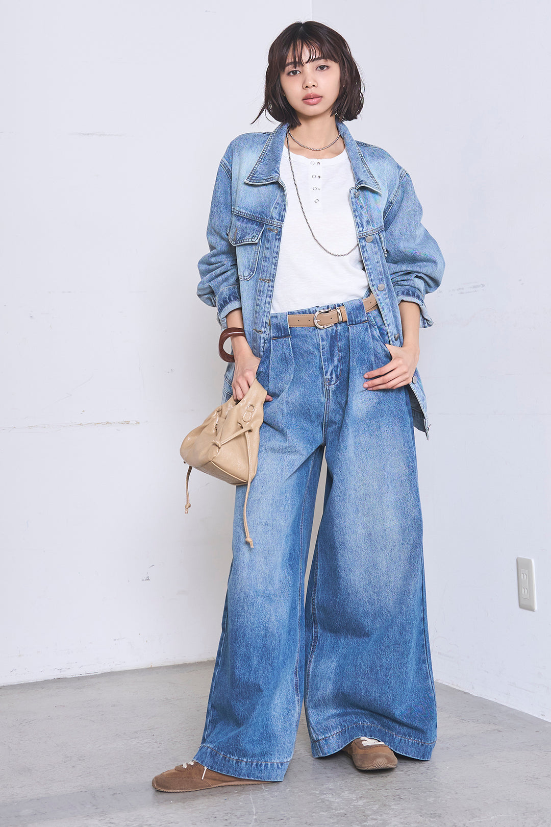 [SET]ケミカルデニムカバーオールジャケット+ベルトループワイドタックデニムパンツ+ヘンリーネックシアータンクトップ(3set)