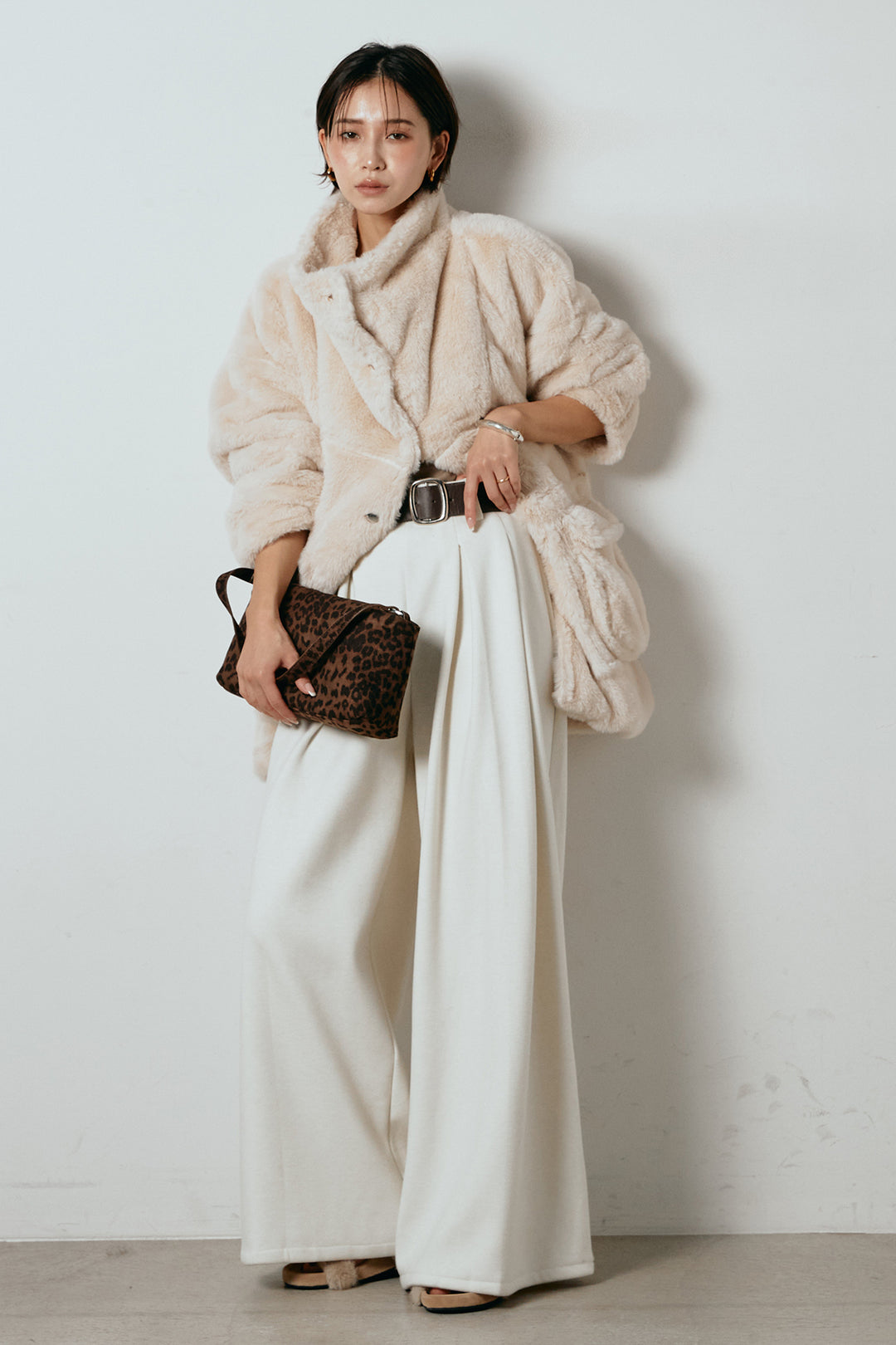 [SET]スタンドネックファーコート+フェイクレザー太ベルト付きタックワイドパンツ(2set)