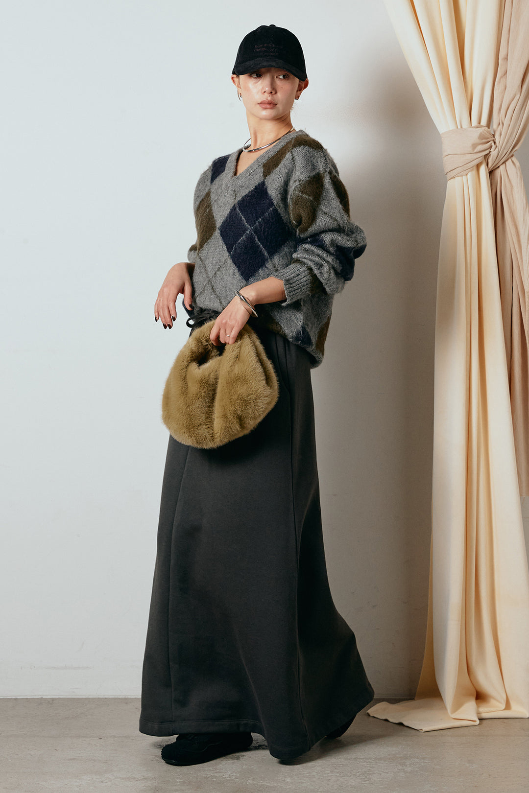 [SET]アクリルモヘアアーガイルVネックプルオーバー+裏起毛スウェットロングマキシスカート(2set)