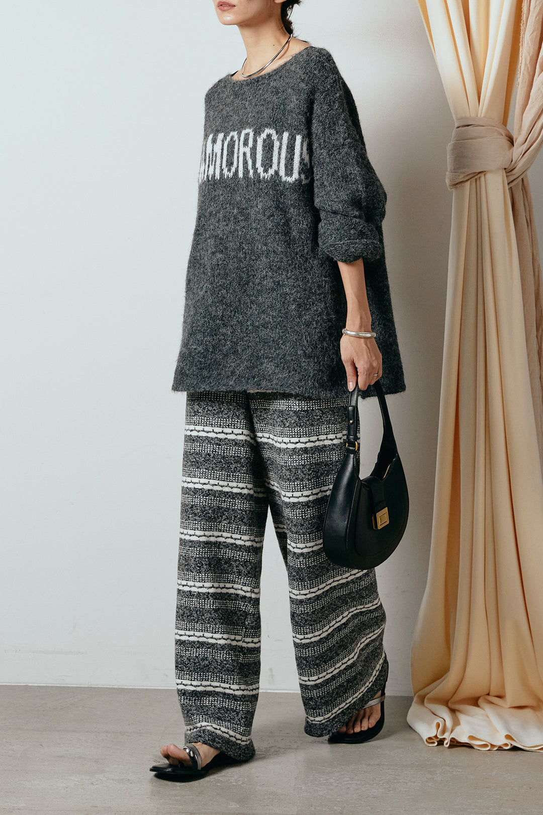 [SET]フロントロゴデザインニットトップス+マルチライン柄リラックスニットパンツ(2set)