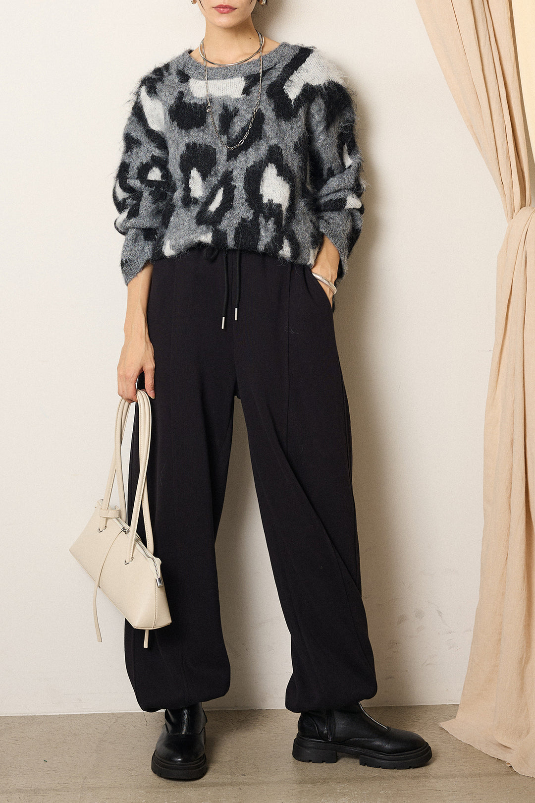 [SET]ルーズアニマルモヘアニットトップス+スウェットワイドカーブパンツ(2set)