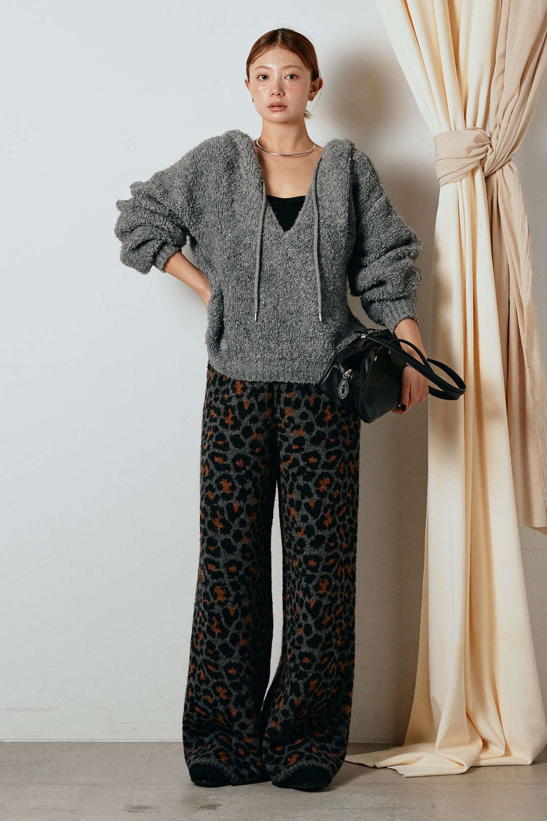 [SET]ブークレキーネックプルオーバー+リラックスレオパード柄ニットパンツ(2set)