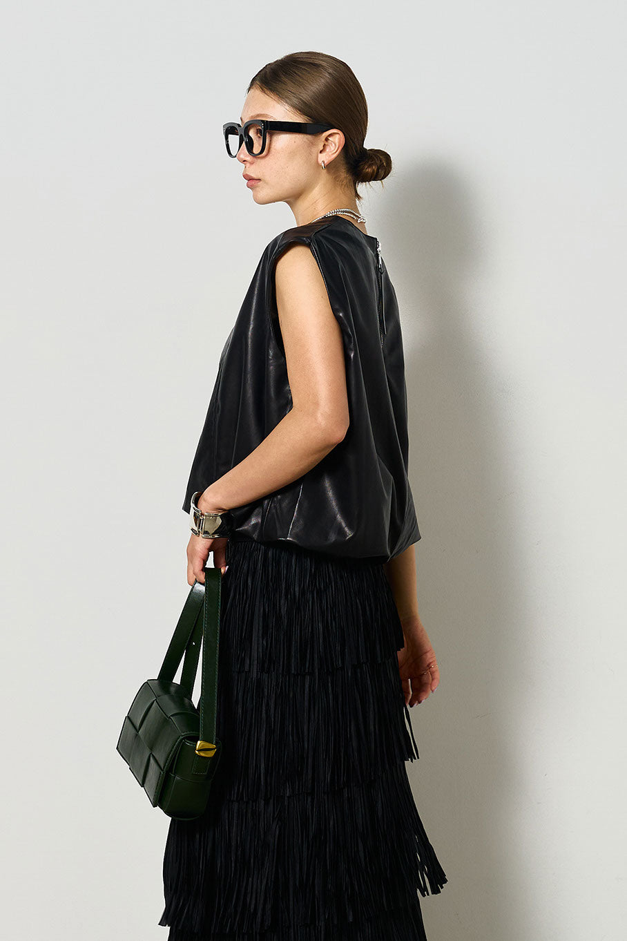 SET]フェイクレザージップトップス+ベルト付きフリンジスカート(2set