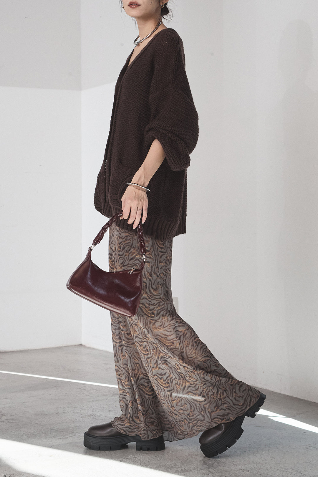 [SET]コード刺繍リラックスニットカーディガン+抽象柄ロングスカート(2set)