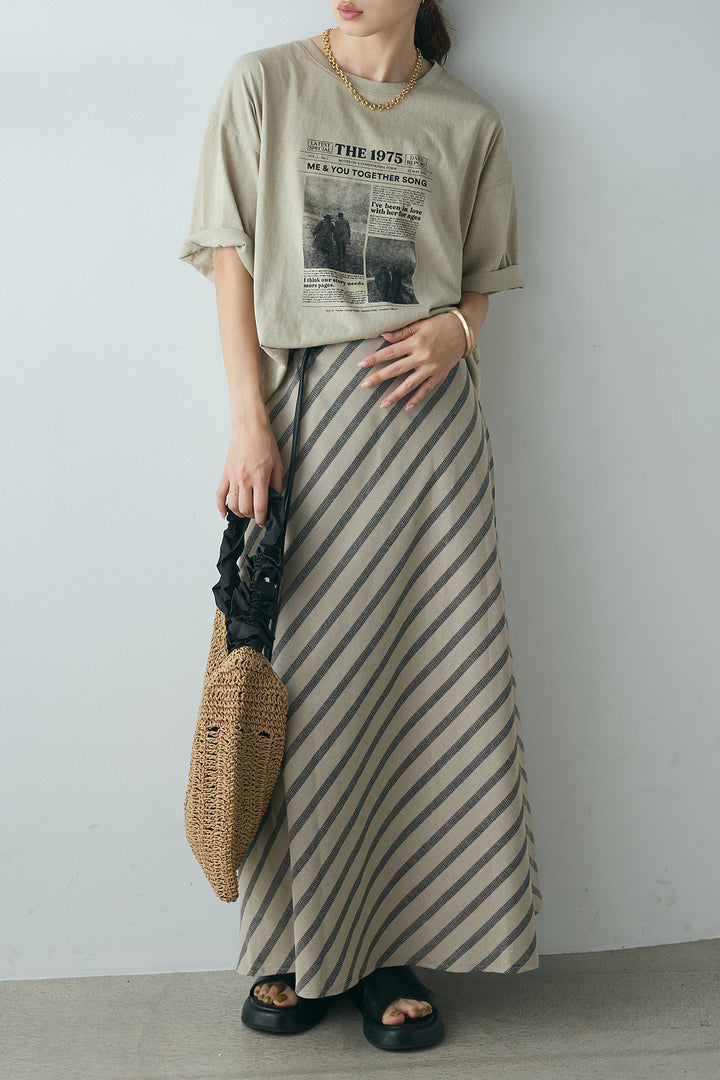 [SET]ニュースペーパーグラフィックTシャツ+ベルト付き斜めライン柄スカート(2set)