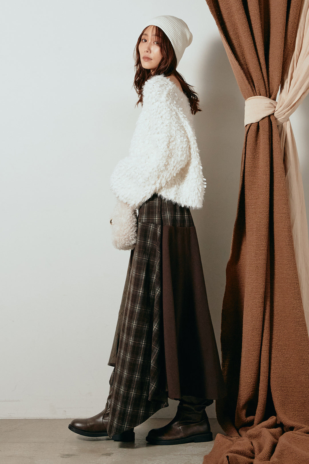 [SET]深Vネックチョウチョヤーンニットトップス+フェイクレザーベルト付き切り替えタータンチェックスカート(2set)