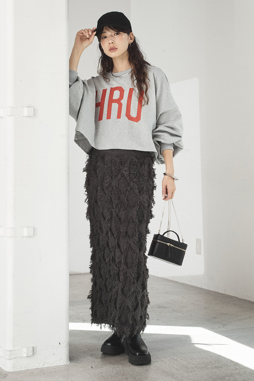 [SET]ビッグロゴHRU袖ボリュームトップス+カットフリンジニットタイトスカート(2set)