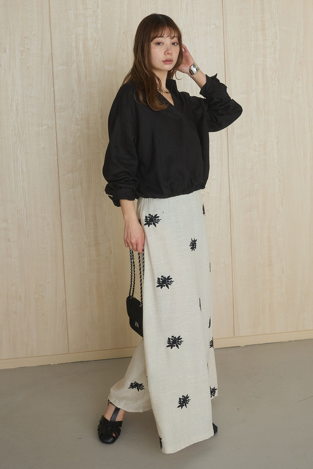 [SET]麻混襟付きトップス+レースコンビフラワー刺繍柄スカート(2set)