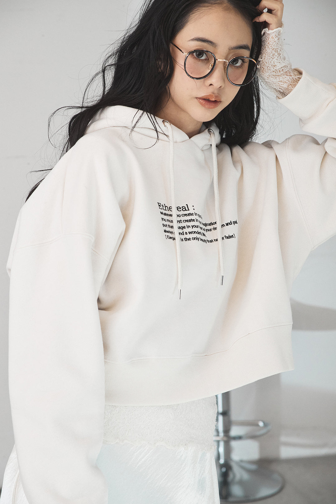 [SET]裏起毛レタリング刺繍フーディショートプルオーバー+ストレッチレースクルーネックインナー(2set)