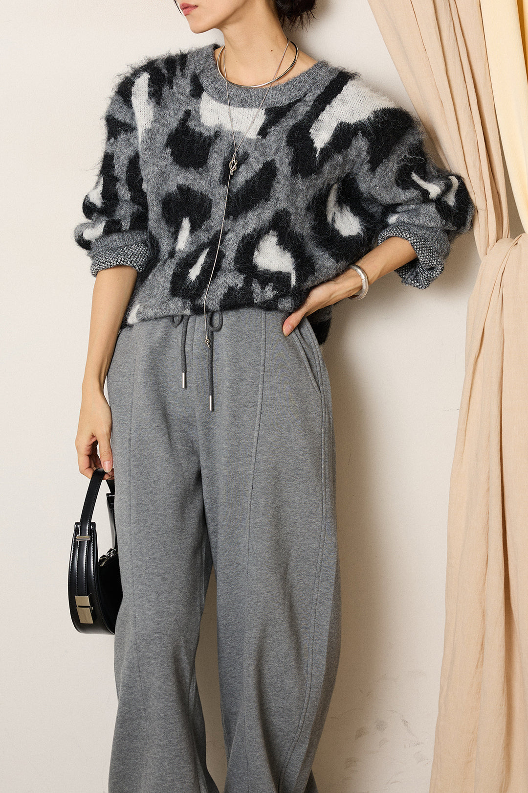 [SET]ルーズアニマルモヘアニットトップス+スウェットワイドカーブパンツ(2set)