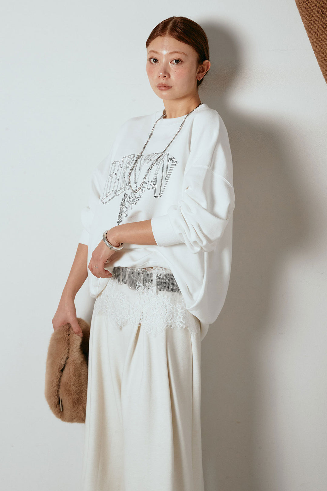 [SET]フロントロゴスウェットプルオーバー+カップ付きレースドッキングキャミソール(2set)